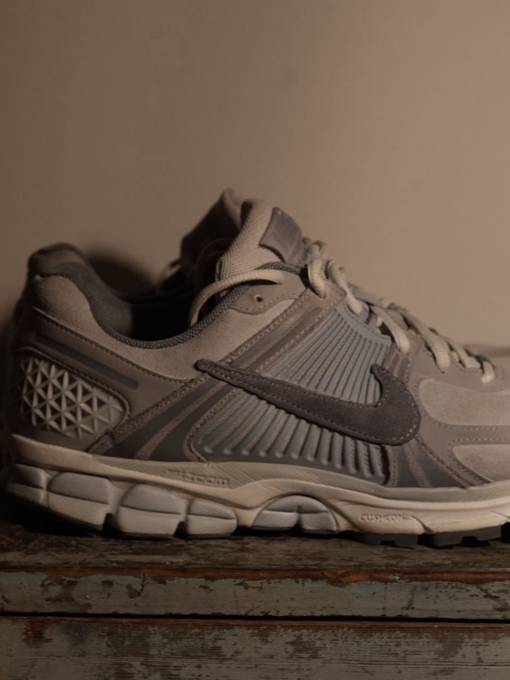 Nike Zoom Vomero 5 – Light Bone/Photon Dust Grey – Men’s 11